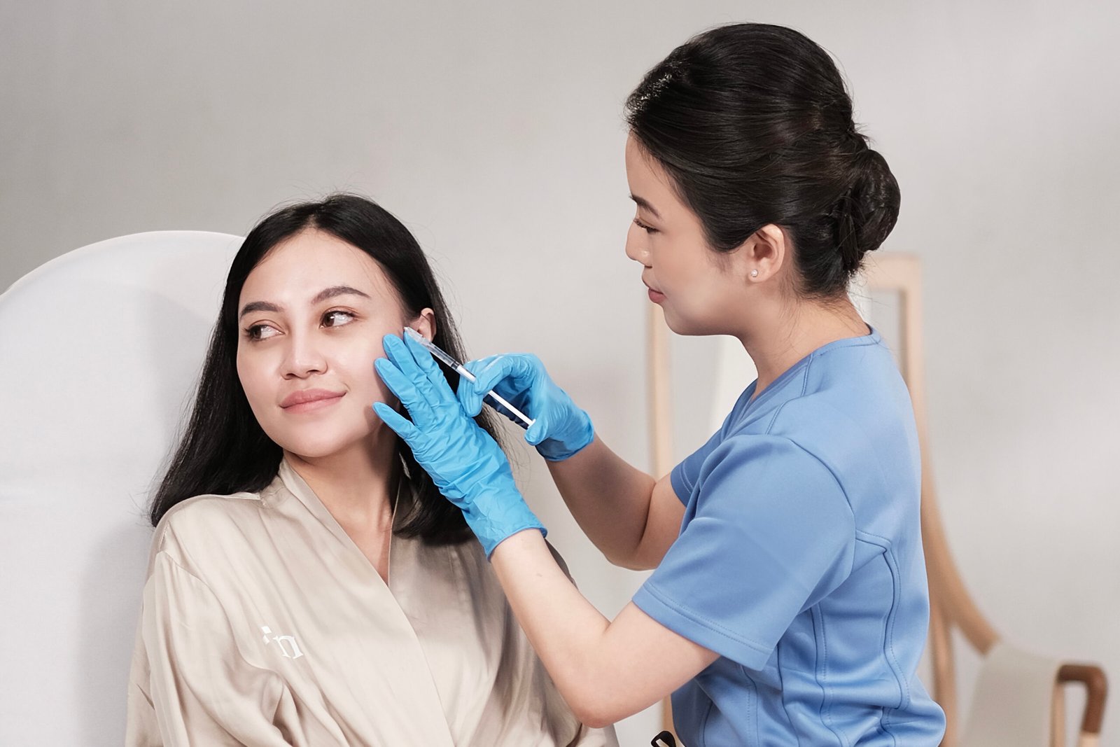Botox Bikin Senyum Jadi Kaku? Efek nya Bisa di Cegah loh, Yuk Kita Bahas!!